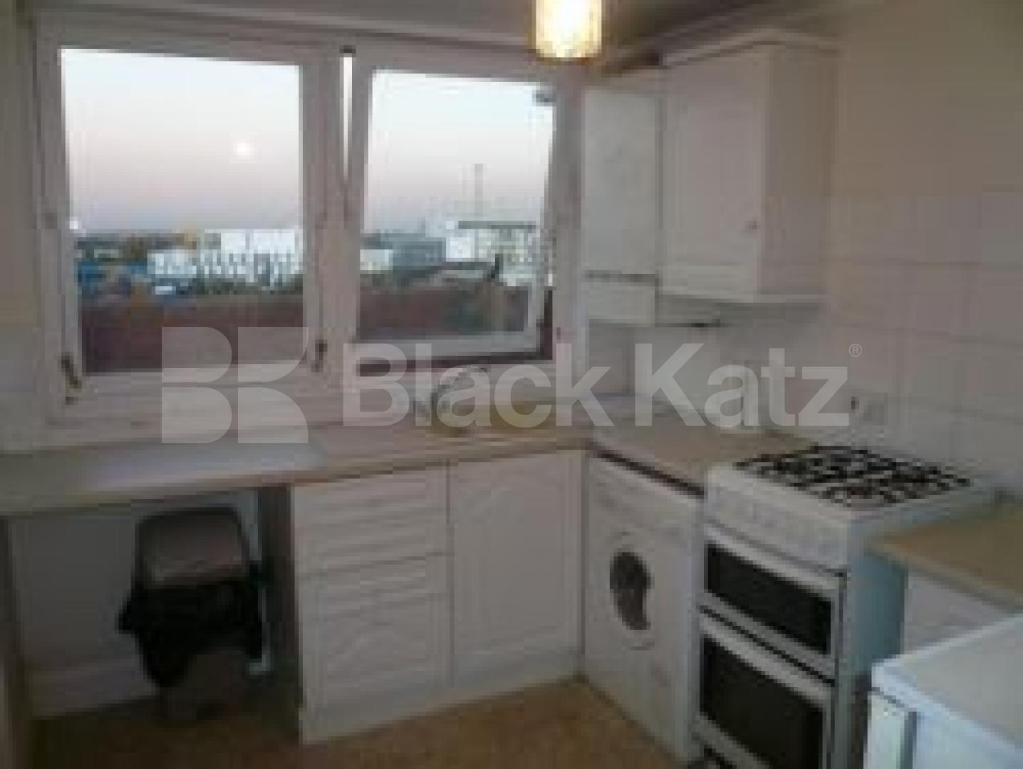 			GREAT FOR SHARERS!!!, 2 Bedroom, 1 bath, 1 reception Flat			 Campsborne Road, CROUCH END N8